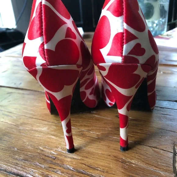 Hello Kitty Heels - Picture 4 of 12